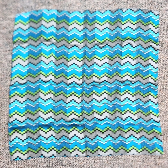 Kenneth Cole Zig Zag Chevron Pixel Silk Neck Scarf - Picture 1 of 4